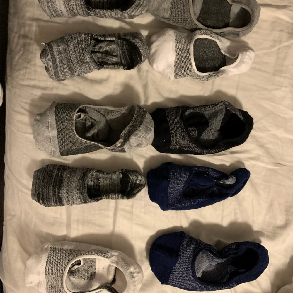 10 pairs of complete no-show mens socks.